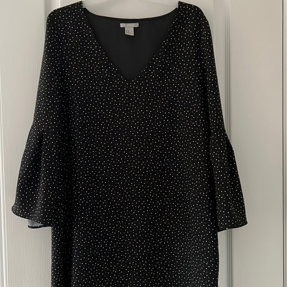 Black colour blouse with white and brown tiny dots are there on it . - Picture 1 of 4